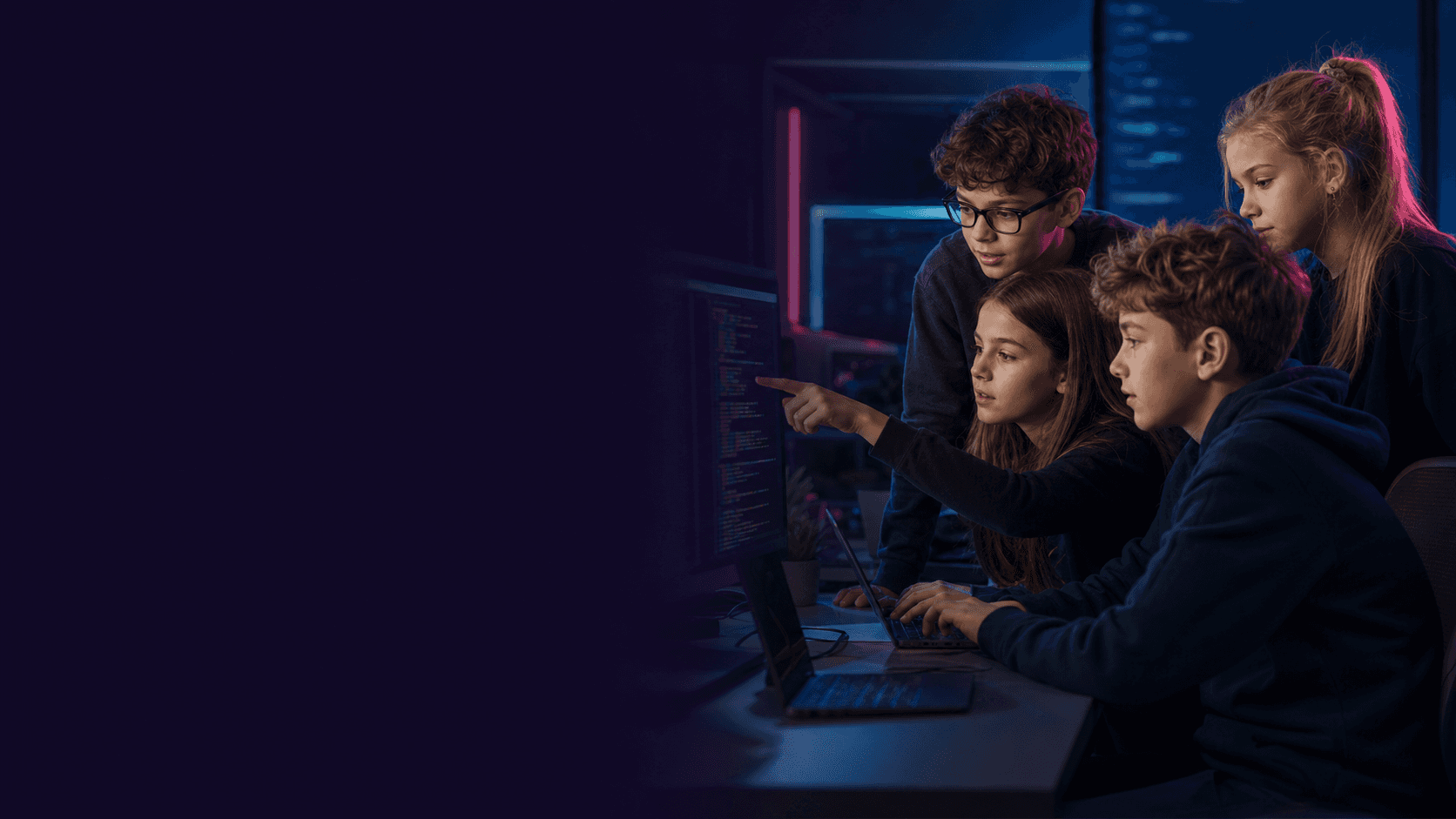 Дети занимаются программированием в IT-лаборатории